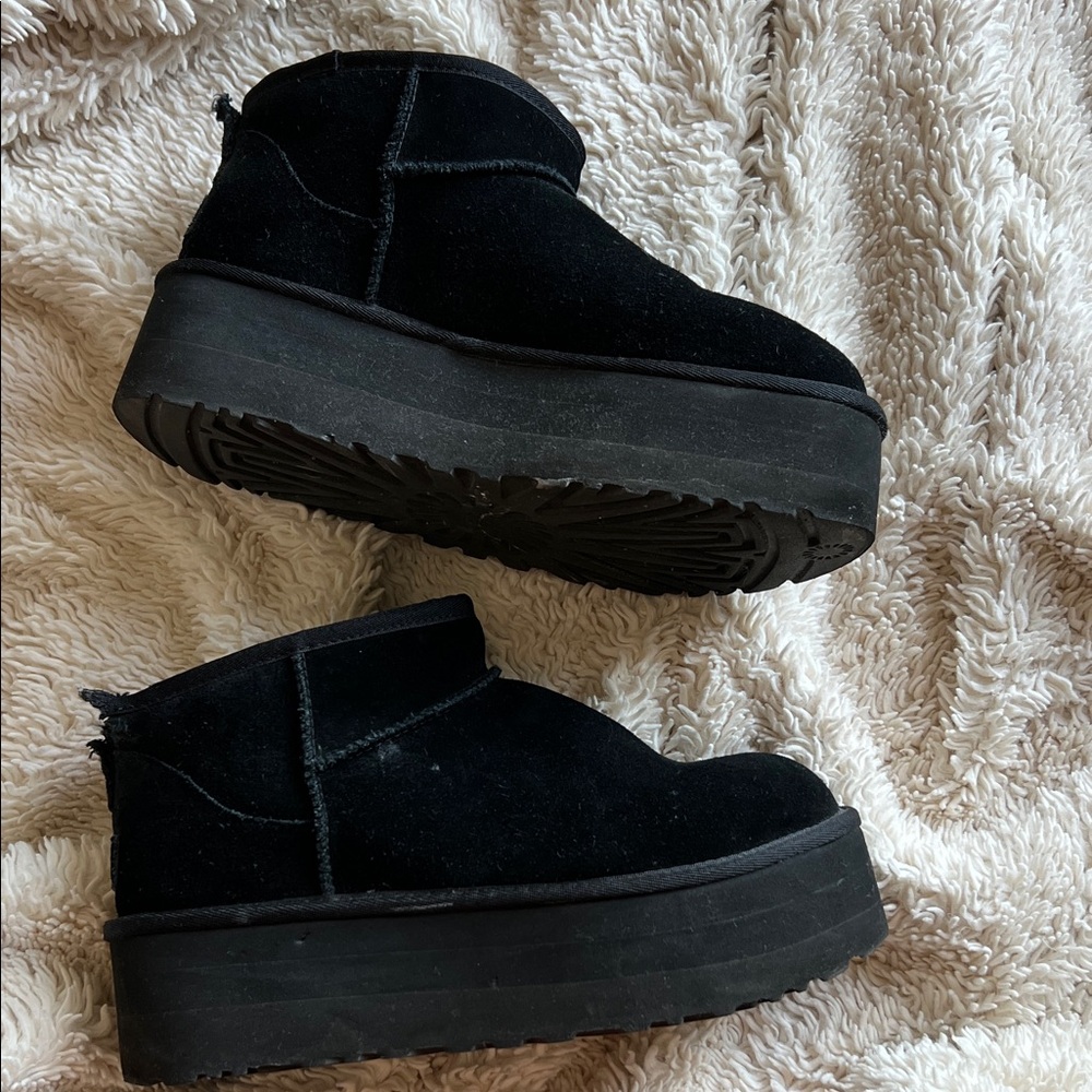 UGG Mini Platform Boots w/ minor flaw
